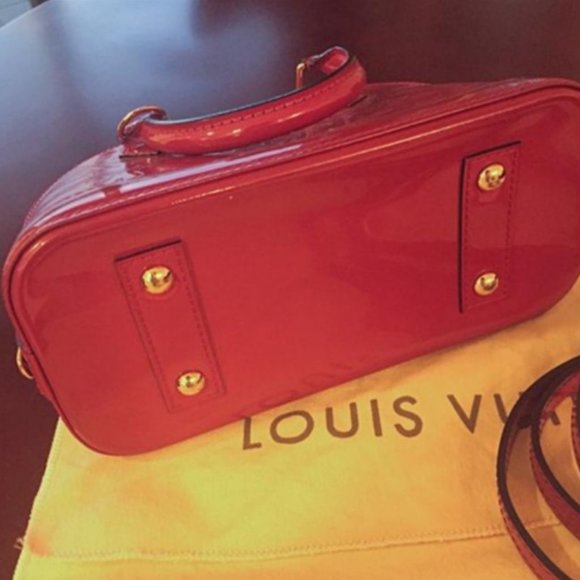 100%AUTHORITY L V Leather Cross Body Bag